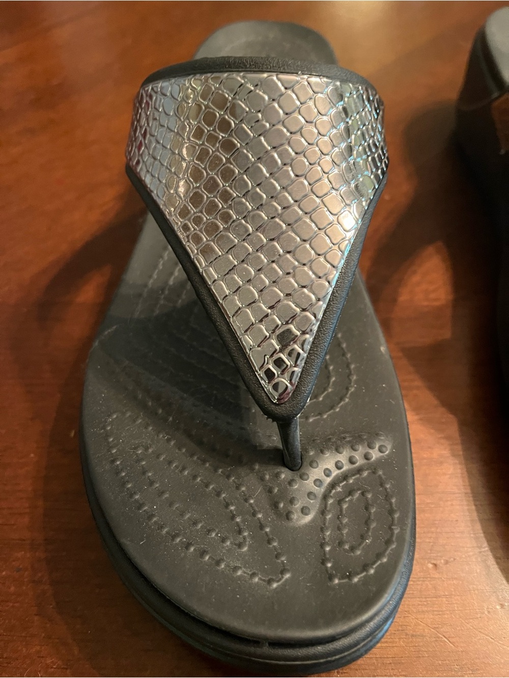 CROCS Women’s Metallic Silver Snake-Print Thong Sandals - Picture 2 of 11